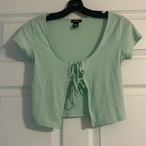 Cute crop top, ties in front.